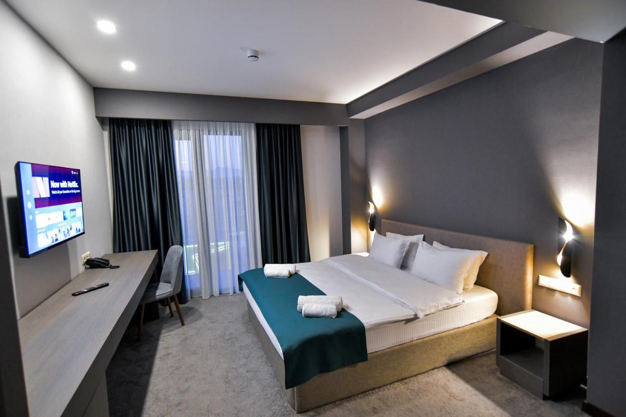 West Georgia Отель 4*