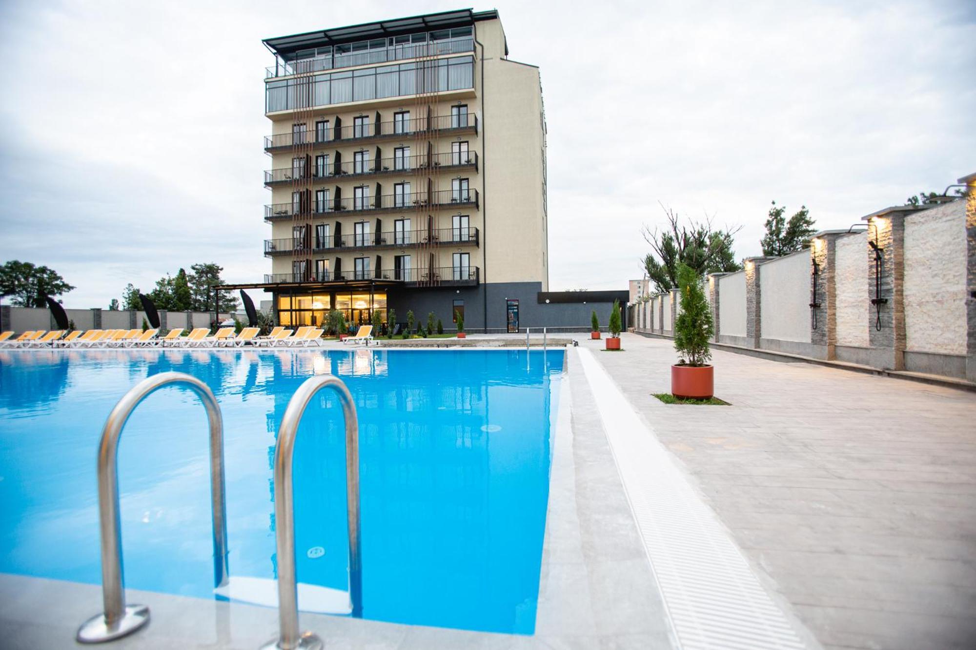 West Georgia Отель 4*
