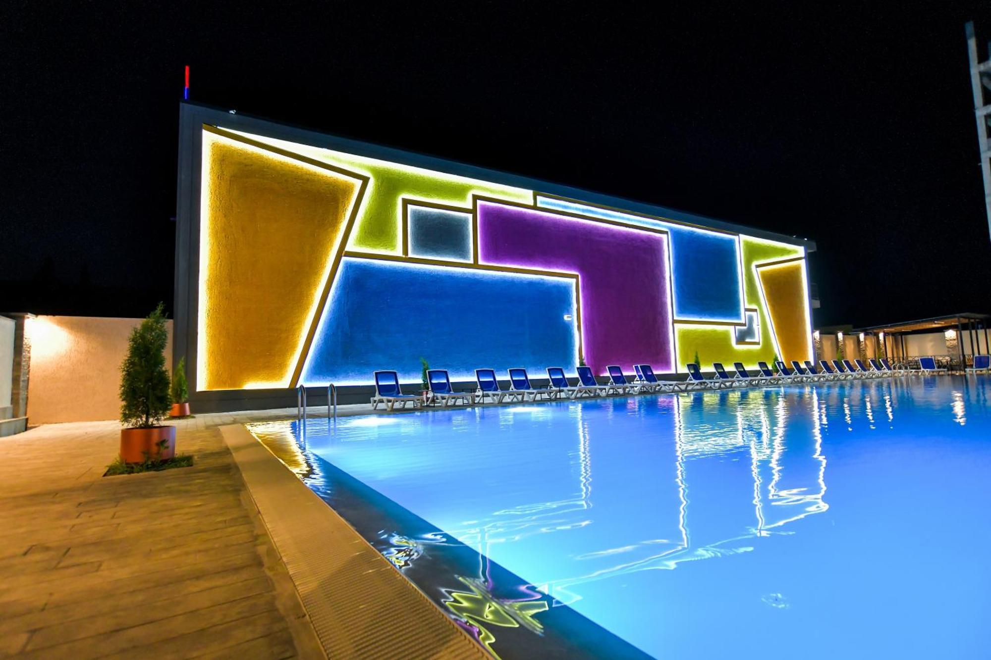 West Georgia Отель